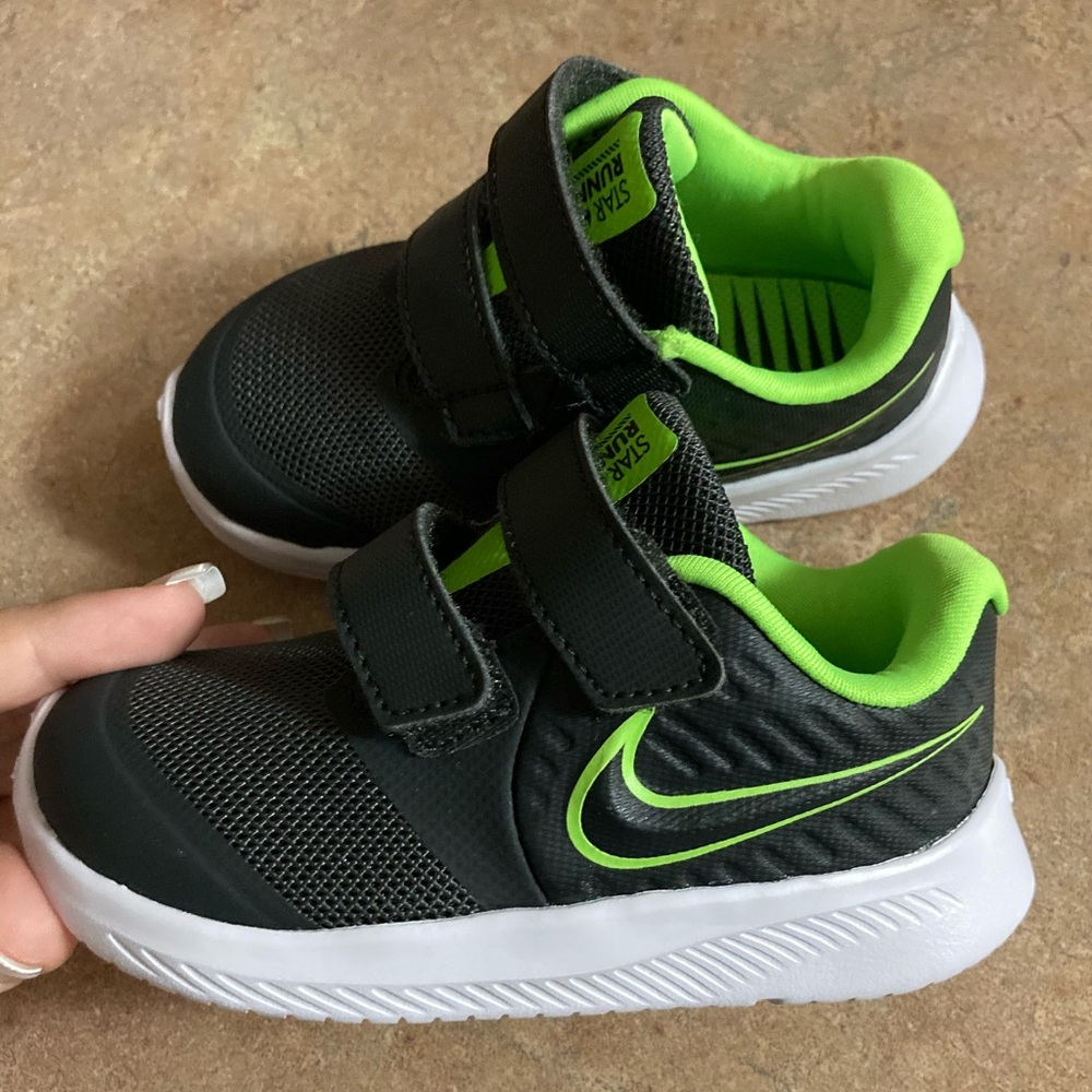 NWOT Toddler Boy Nike Star Runner Tennis Shoes